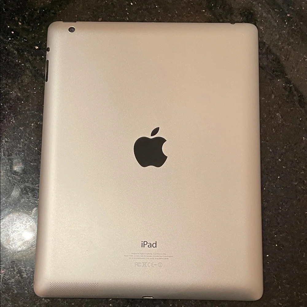 Silver ipad 4th Generation (Wi-Fi only) 64g (iPad only- no cable or plug)